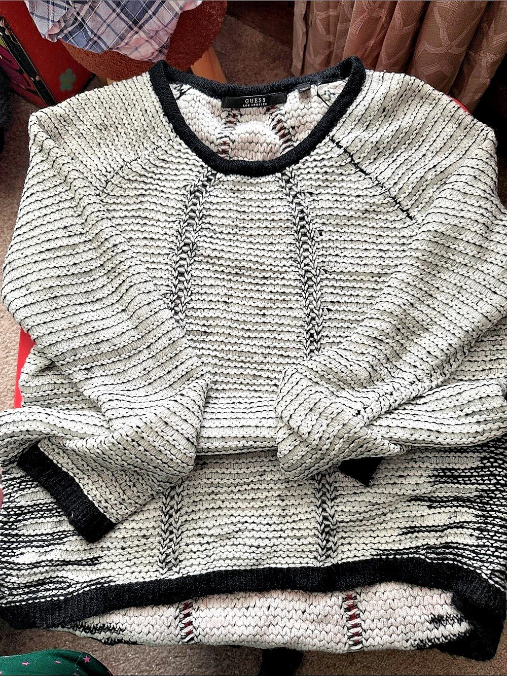GUESS Textured Knit Crewneck in White & Black Size Medium